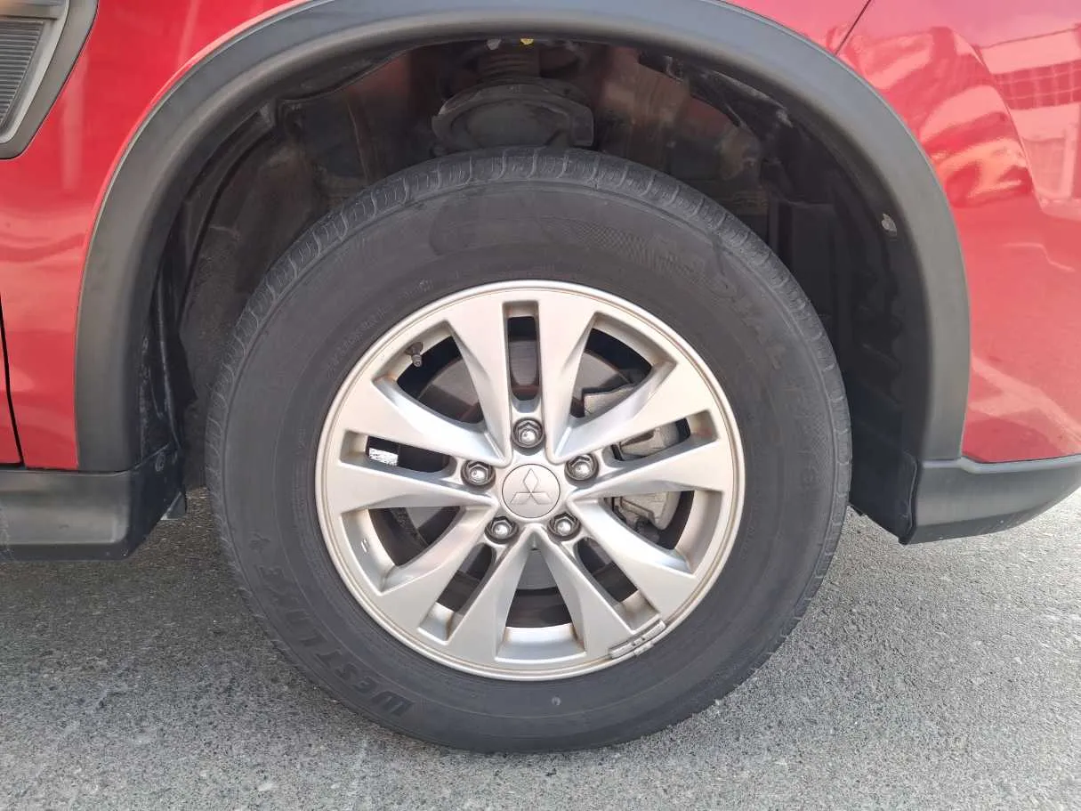 Car image 9