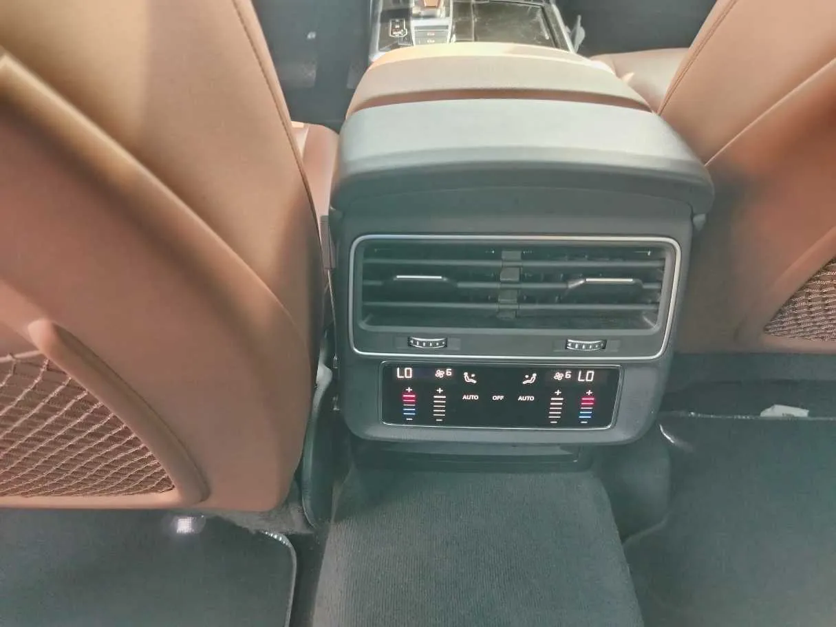 Car image 32