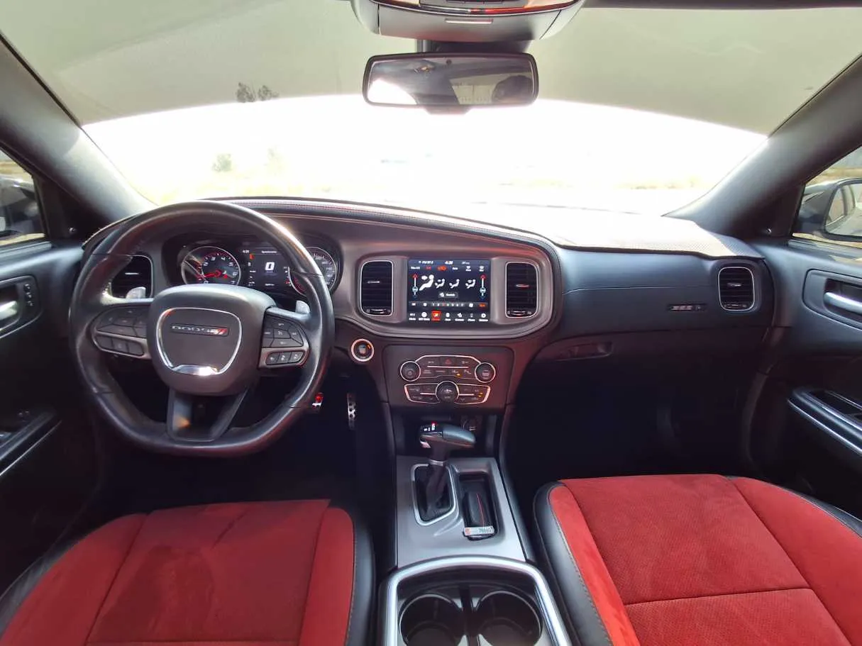 Car image 18