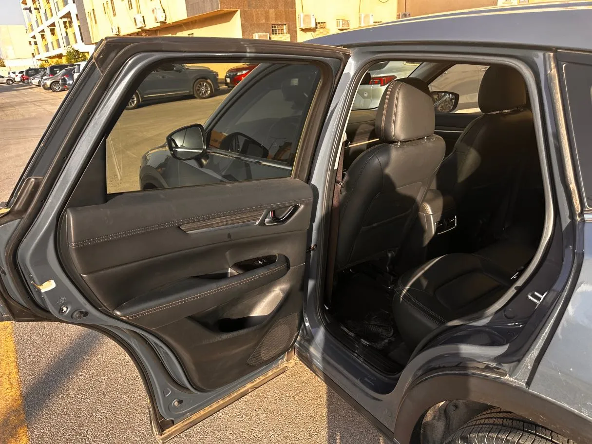 Car image 13