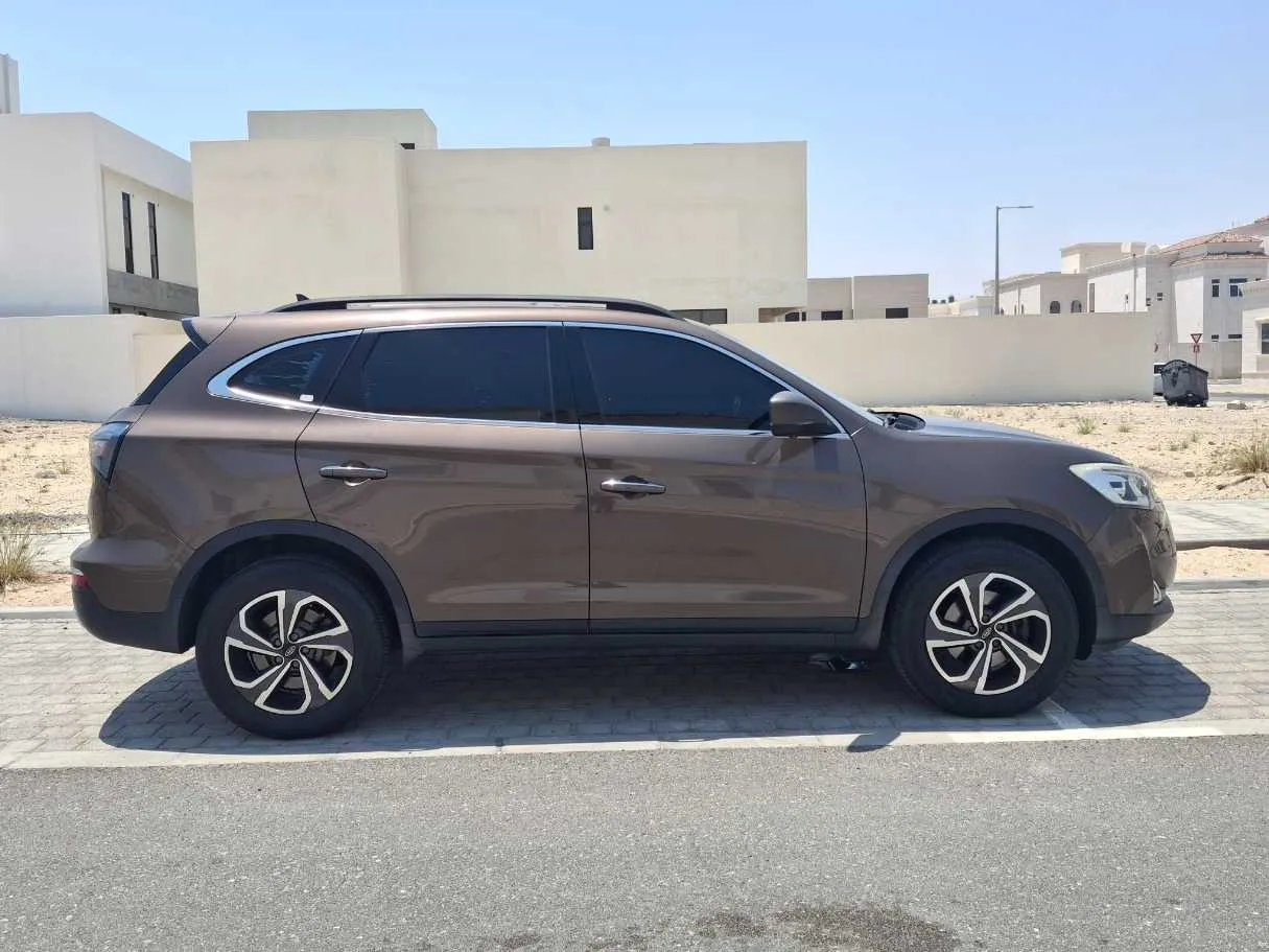 Car image 4