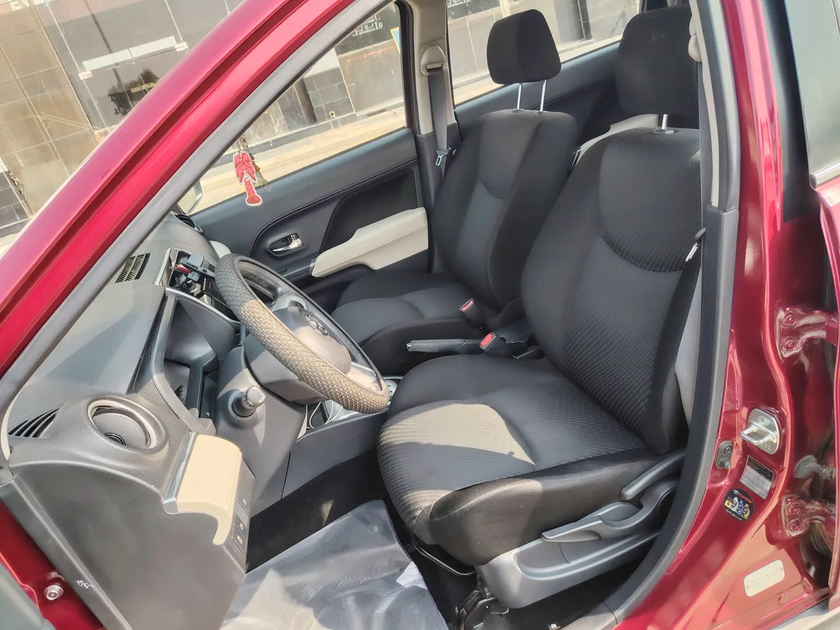 Car image 13