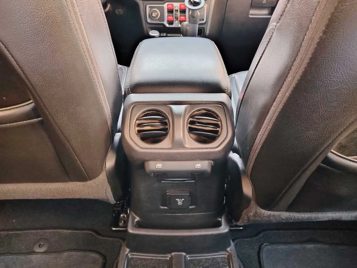 Car image 31