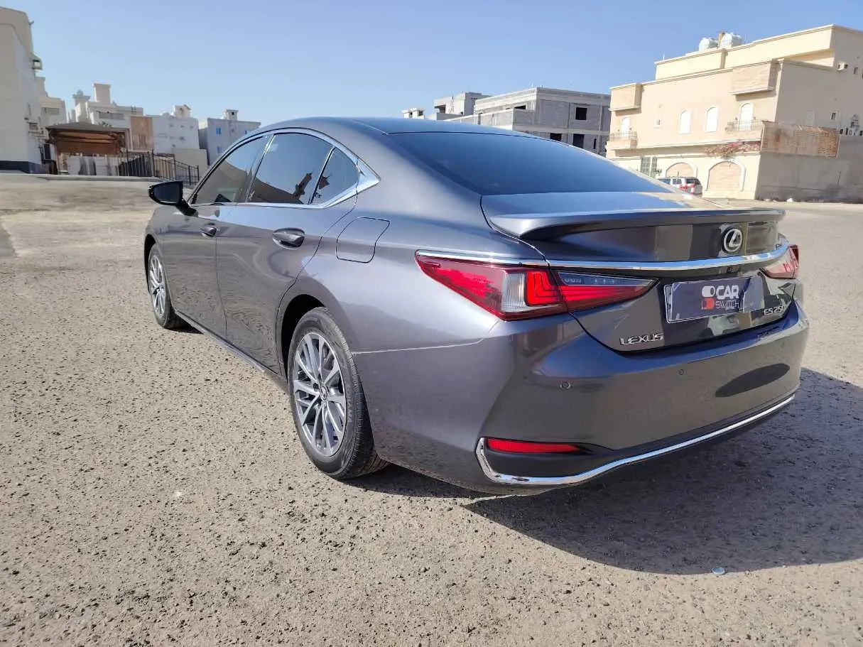 Car image 7