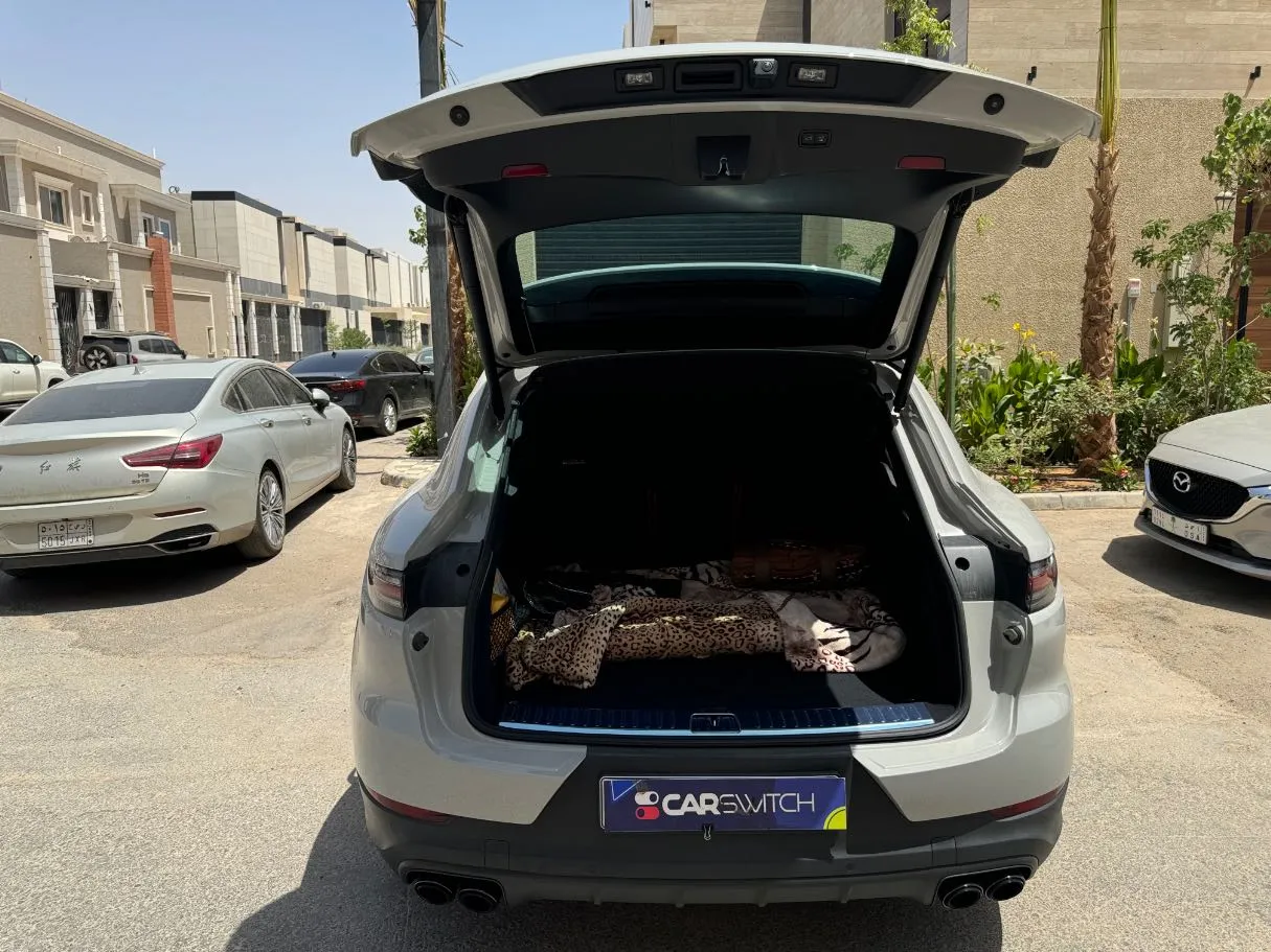 Car image 21