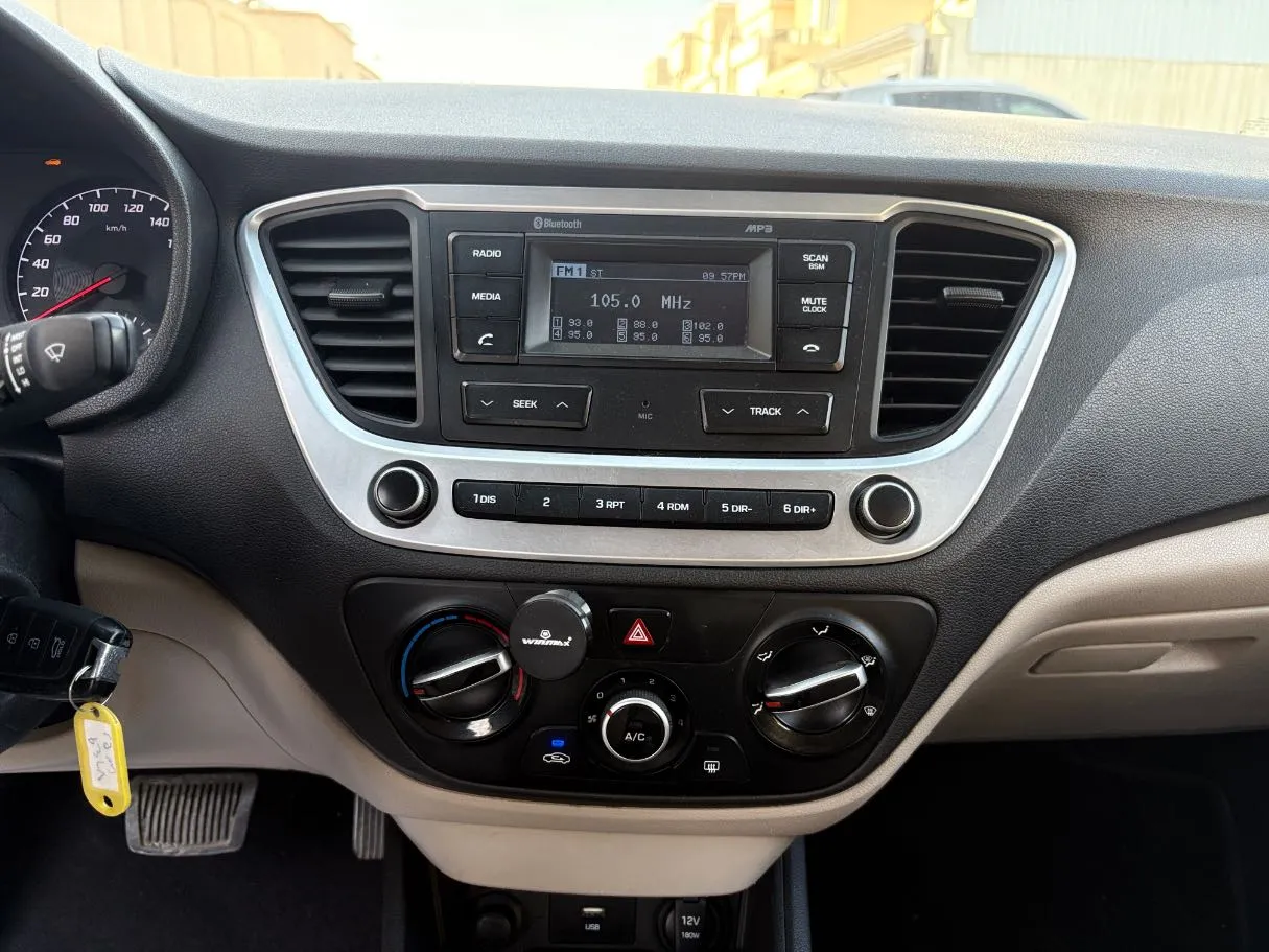 Car image 20