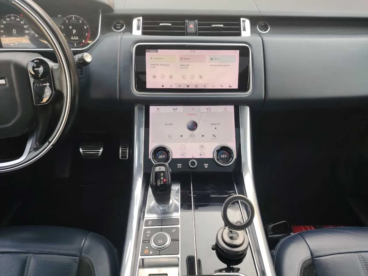 Car image 17