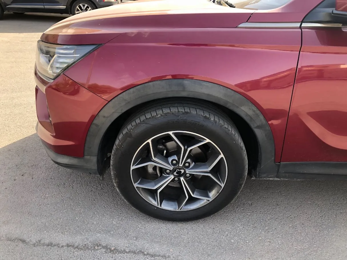 Car image 9