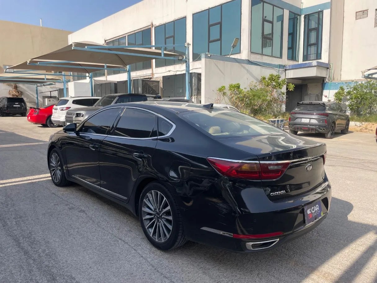 Car image 8