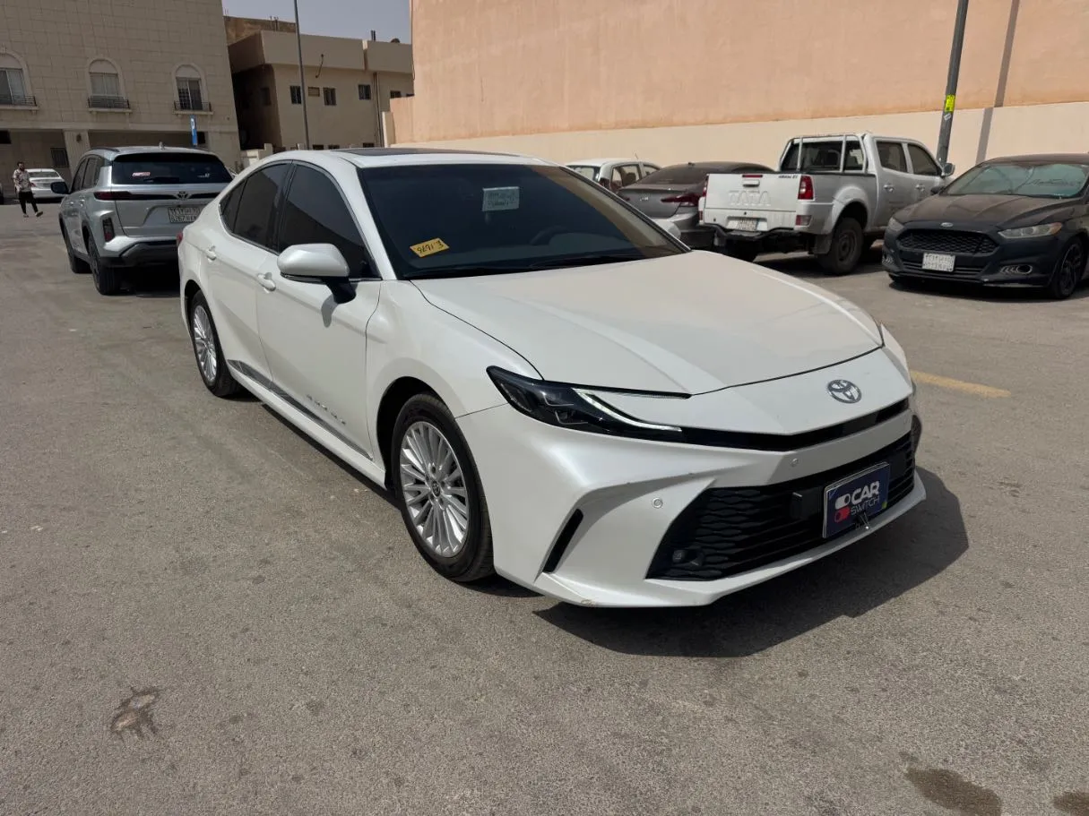 Car image 3