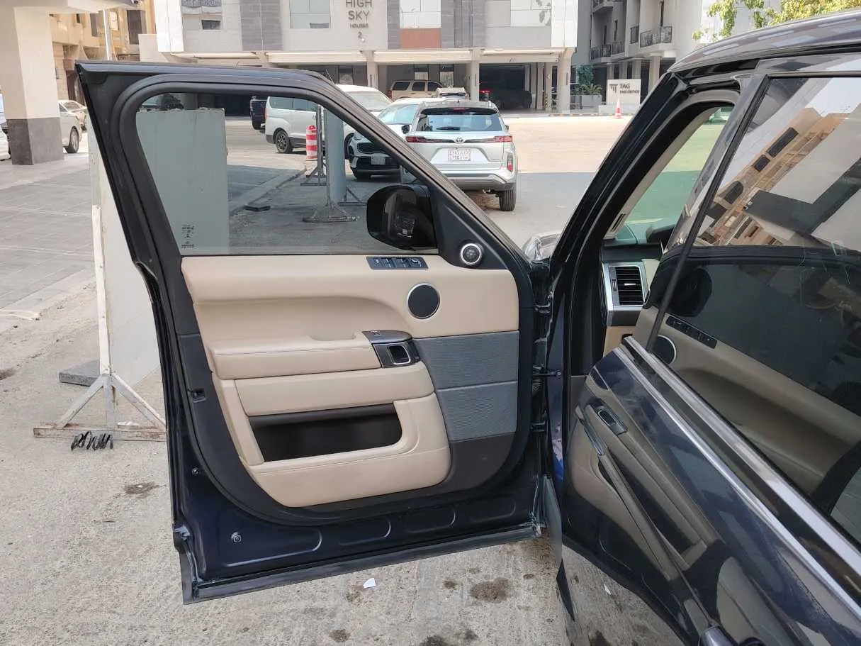 Car image 11