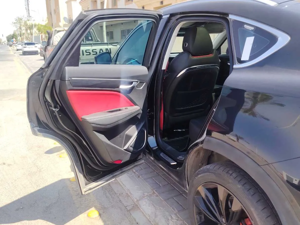Car image 13
