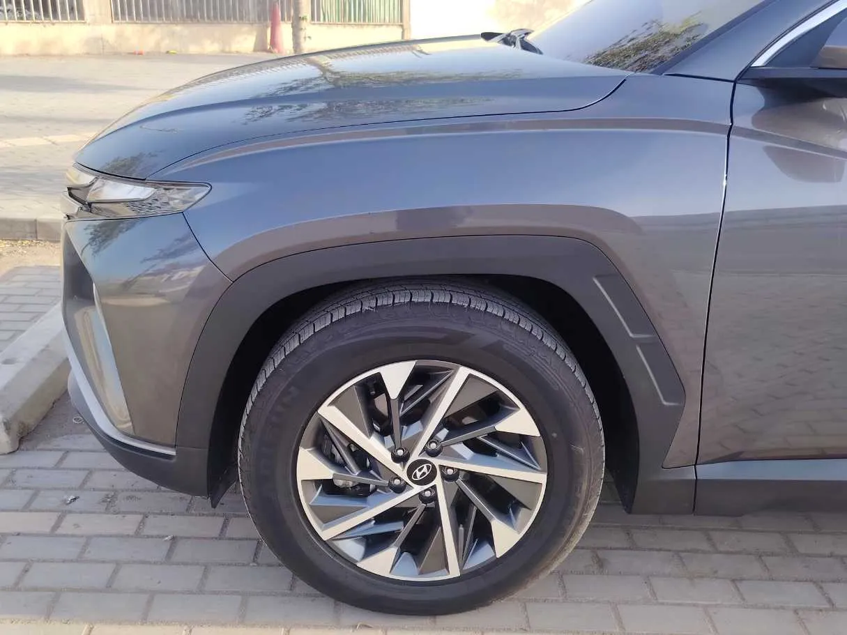 Car image 9