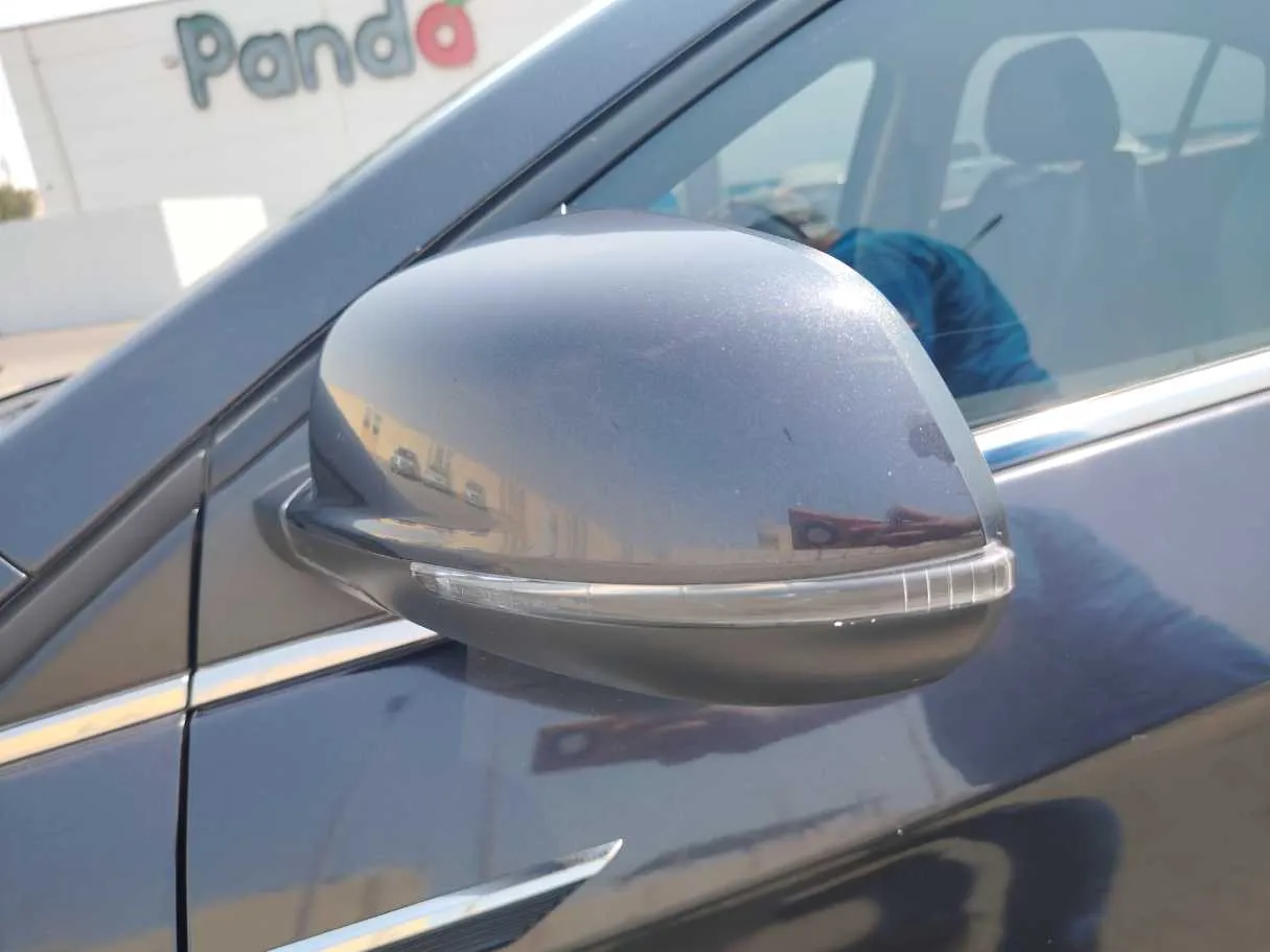 Car image 28