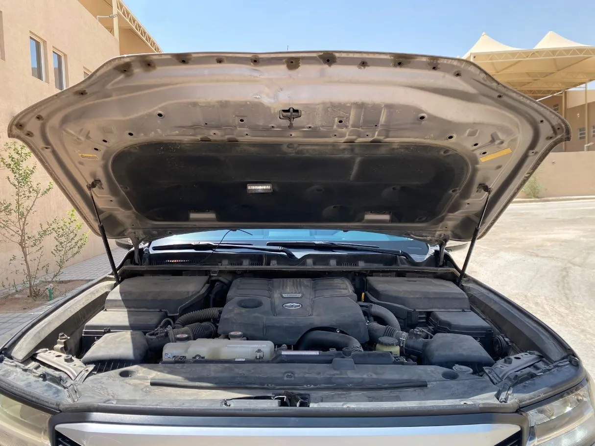 Car image 30