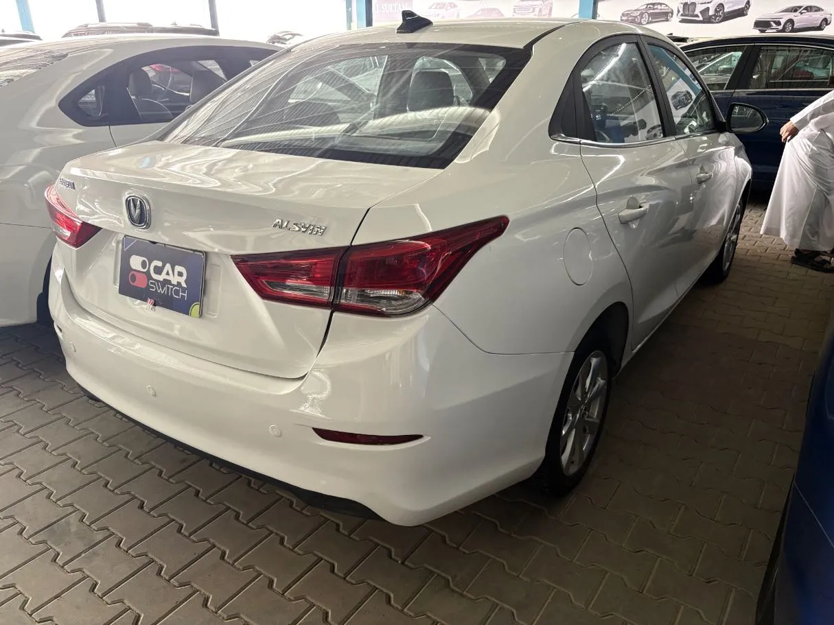 Car image 4