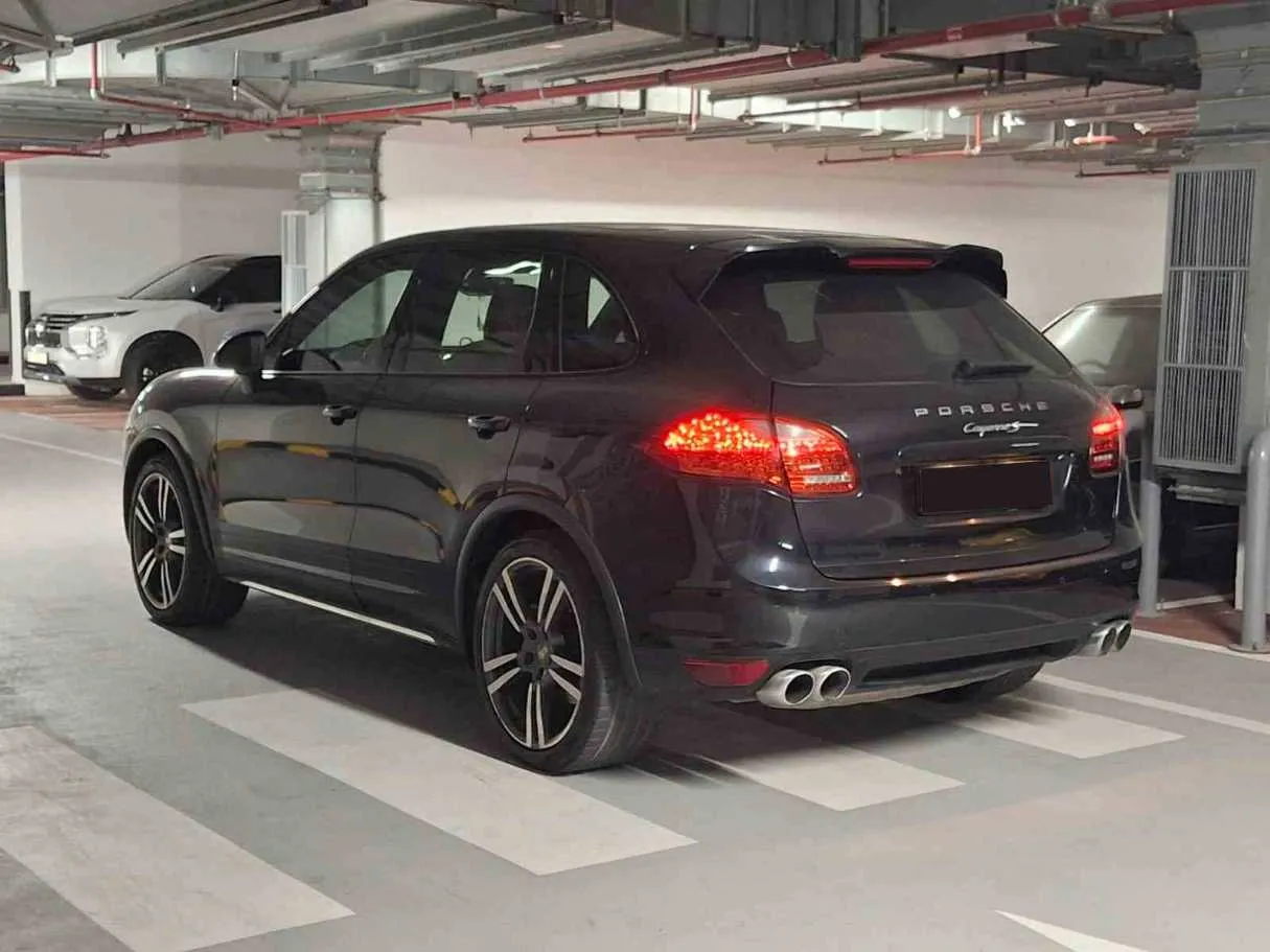 Car image 5