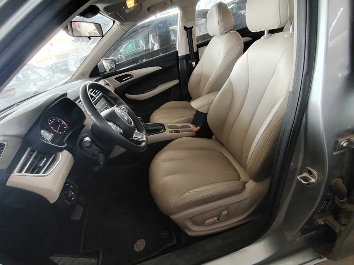 Car image 16