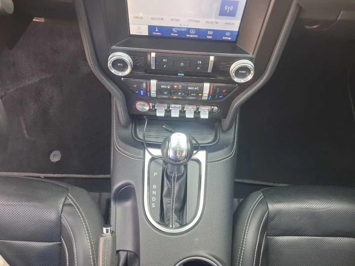 Car image 15