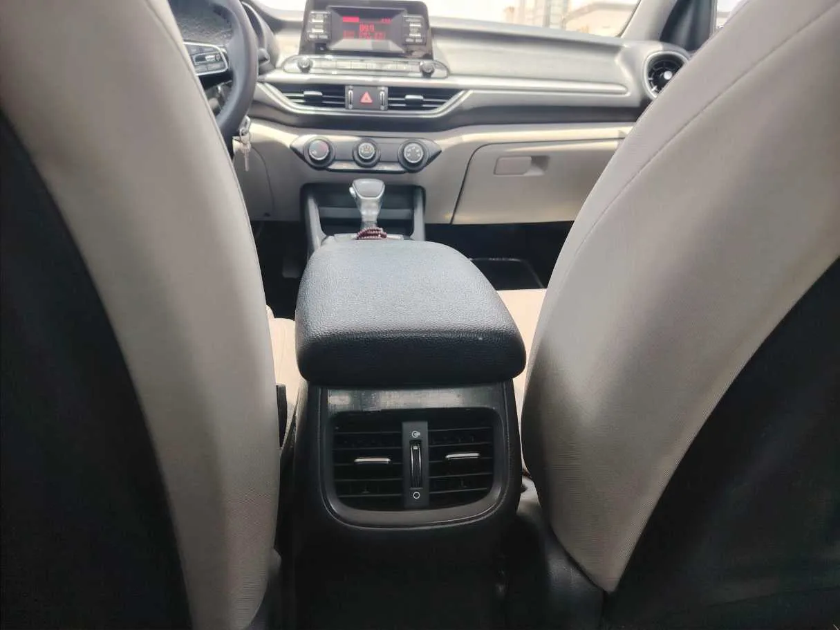 Car image 27