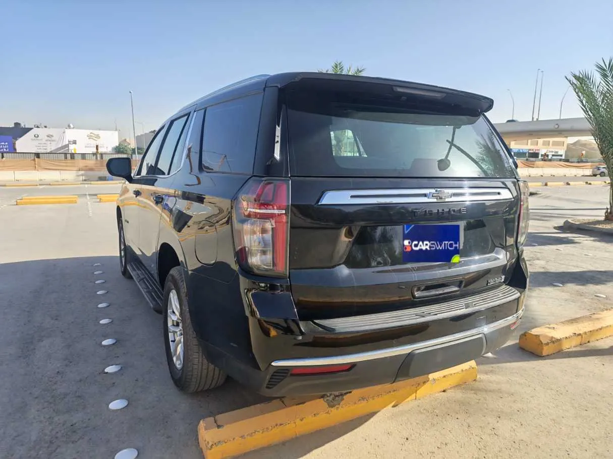 Car image 4