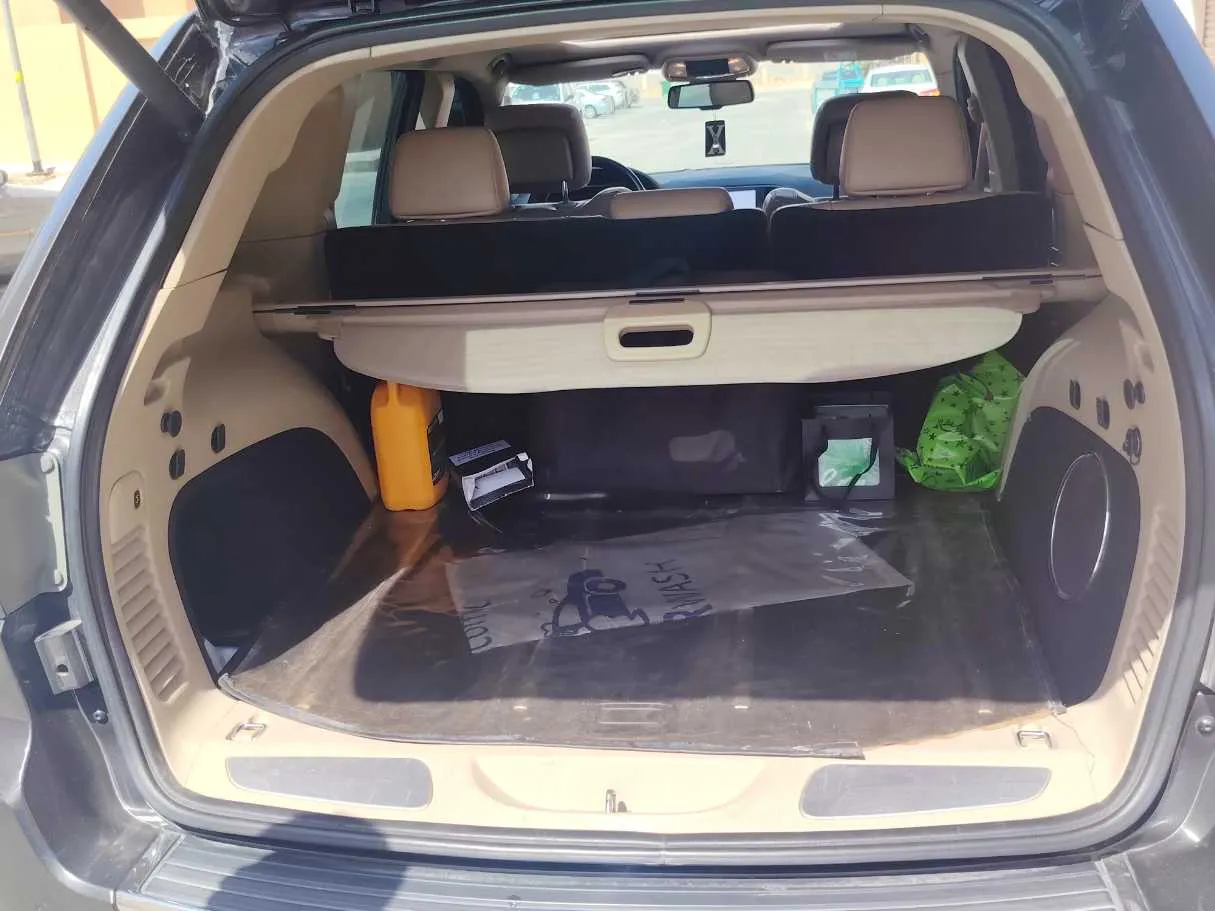 Car image 26