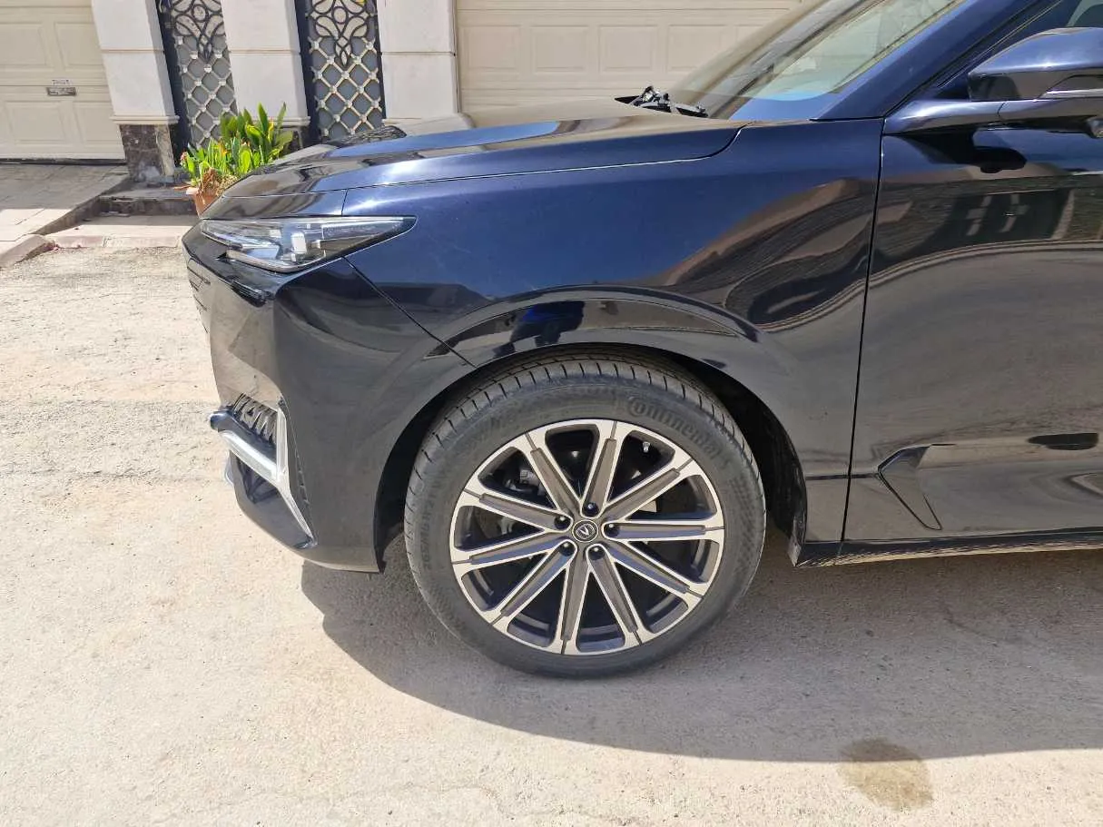 Car image 9