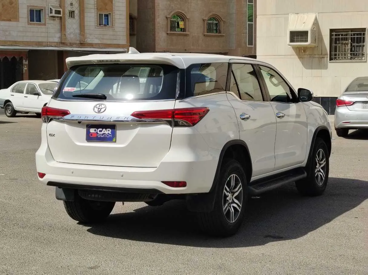 Car image 5
