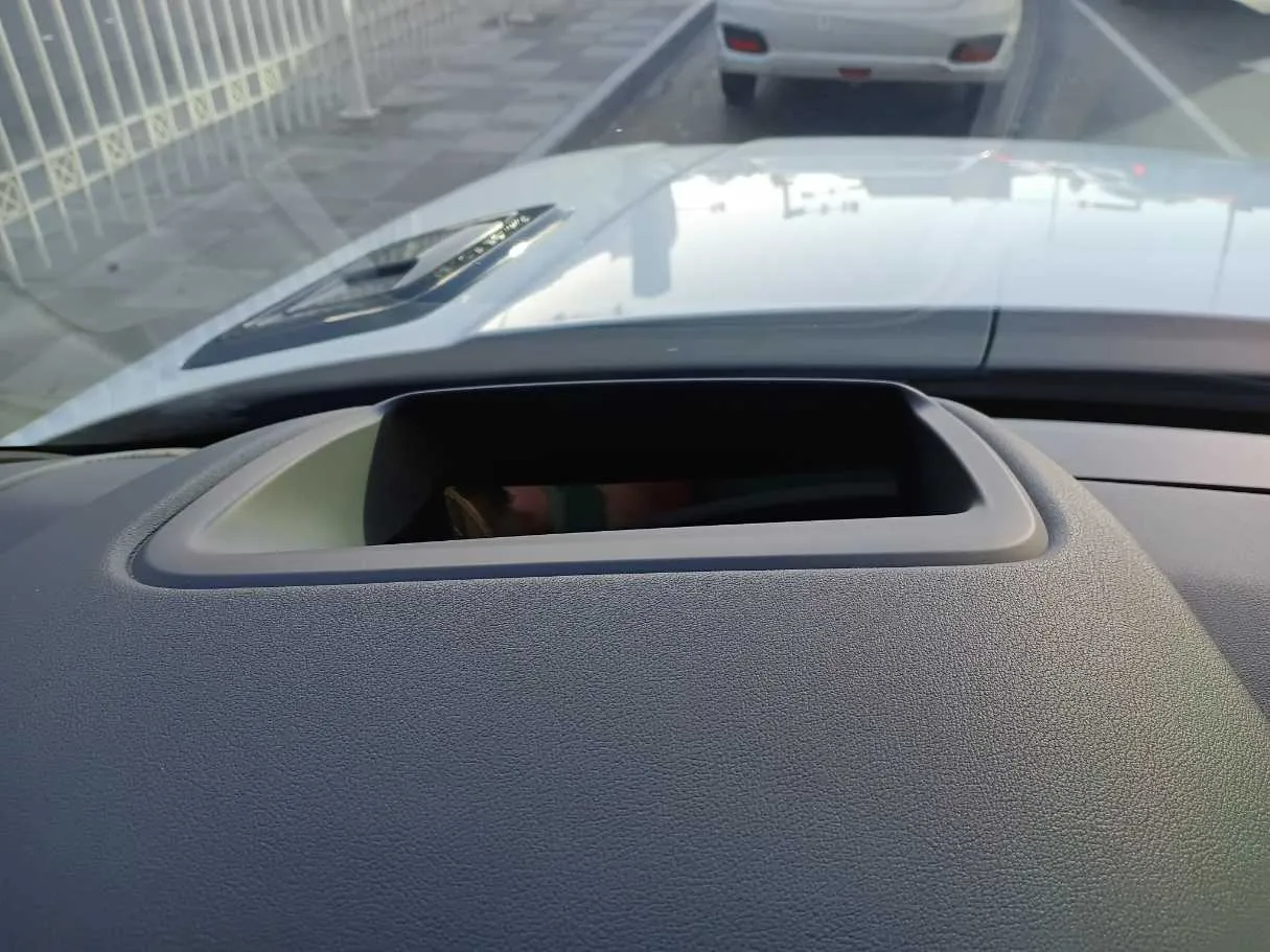 Car image 25