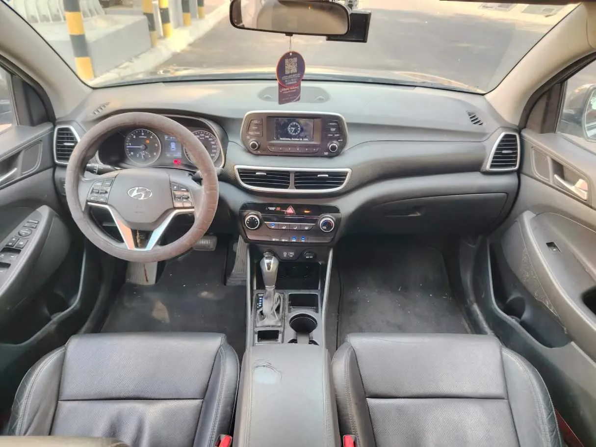 Car image 24