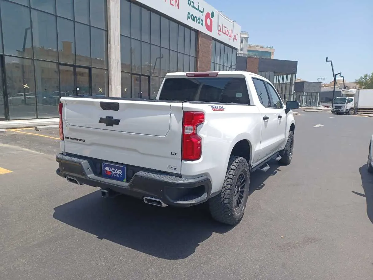 Car image 5