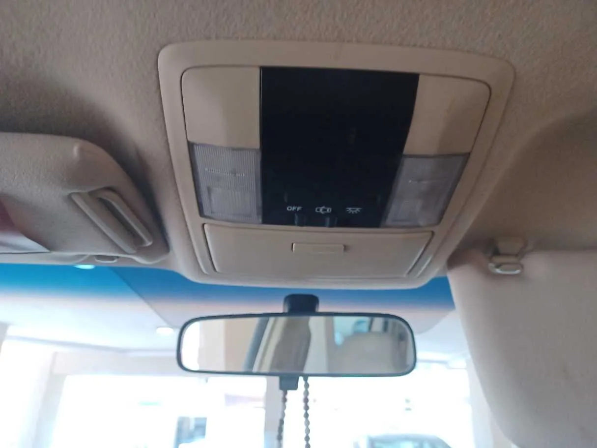 Car image 19