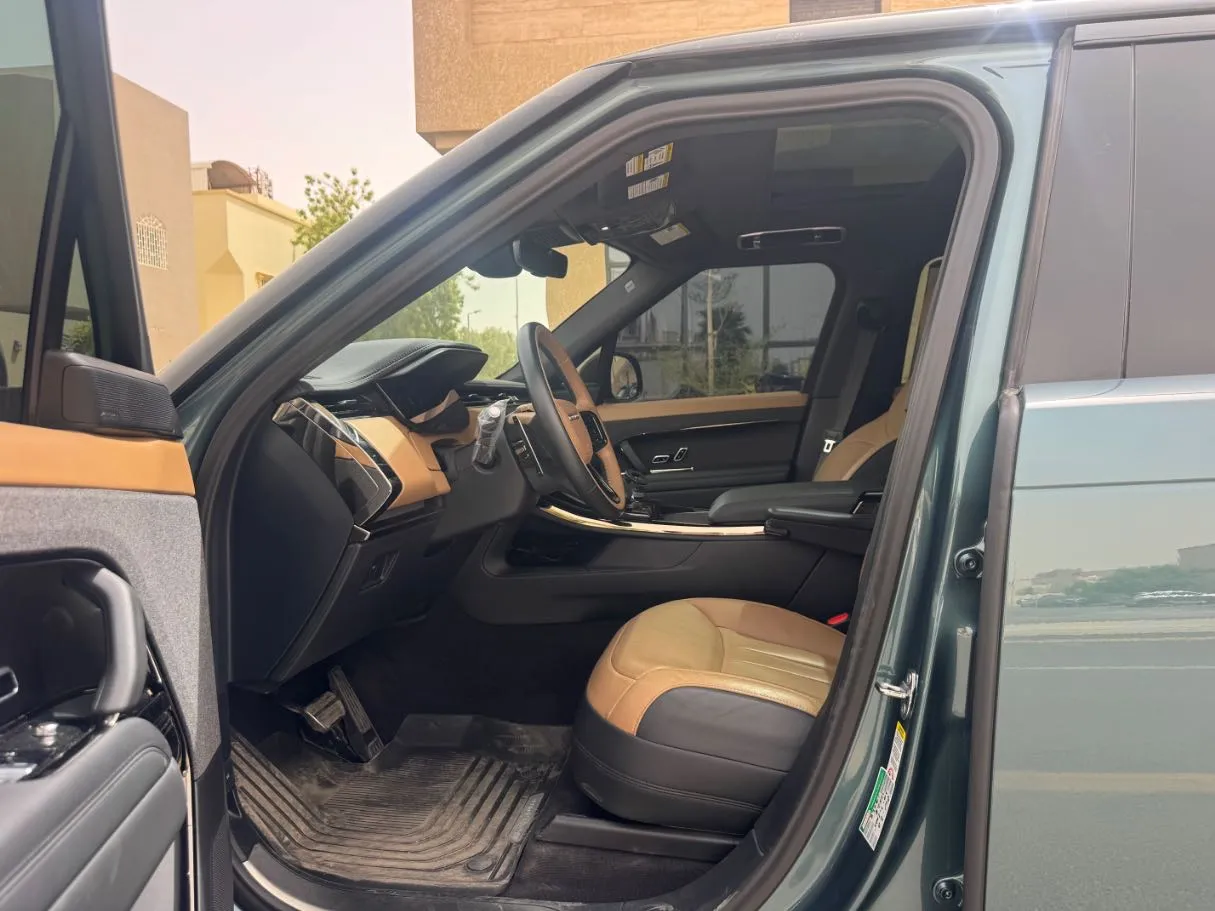 Car image 11