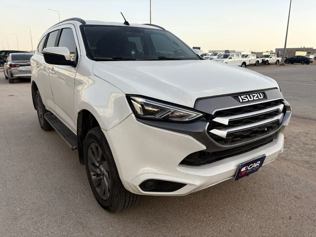 Car image 3