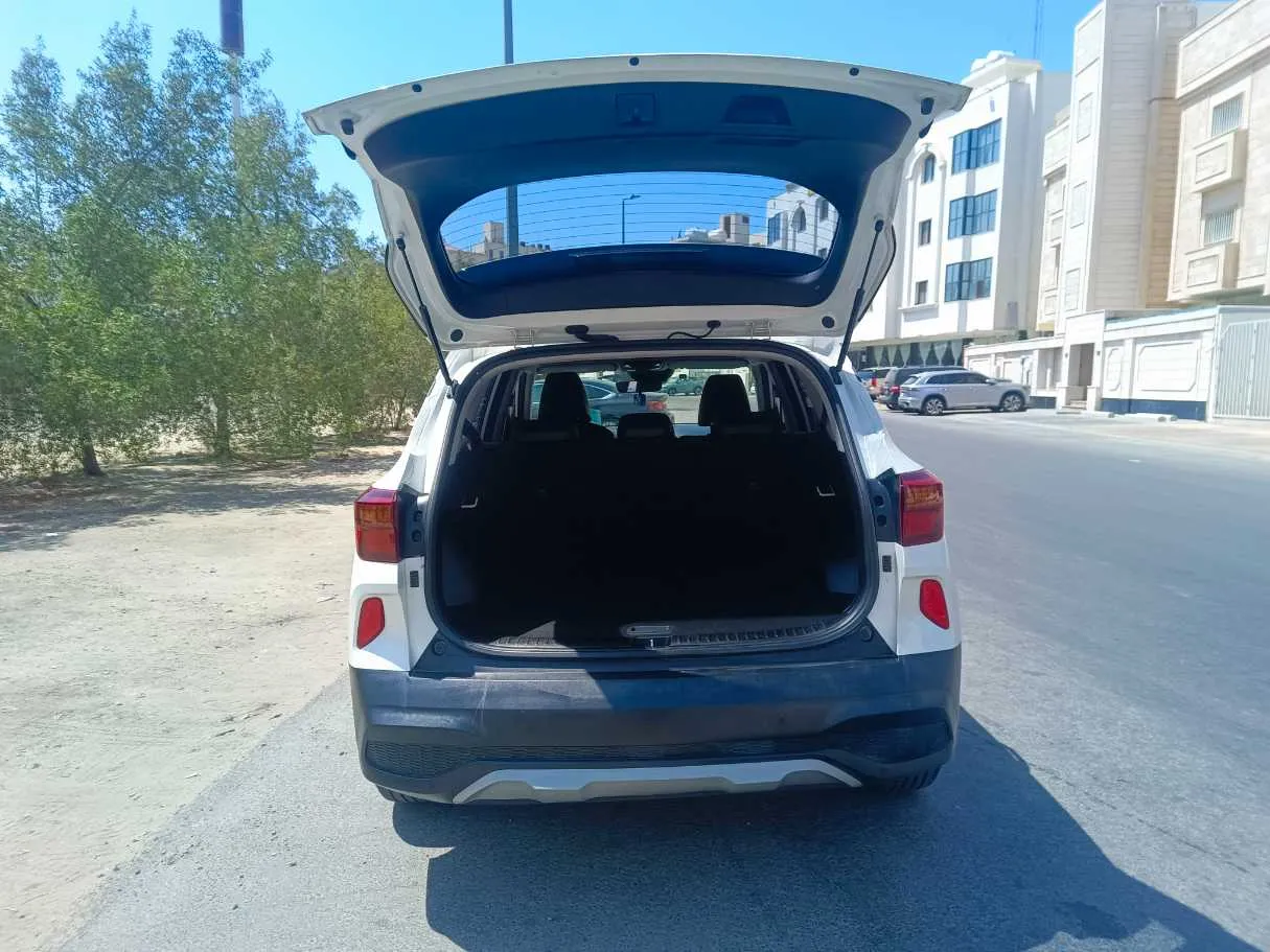 Car image 25