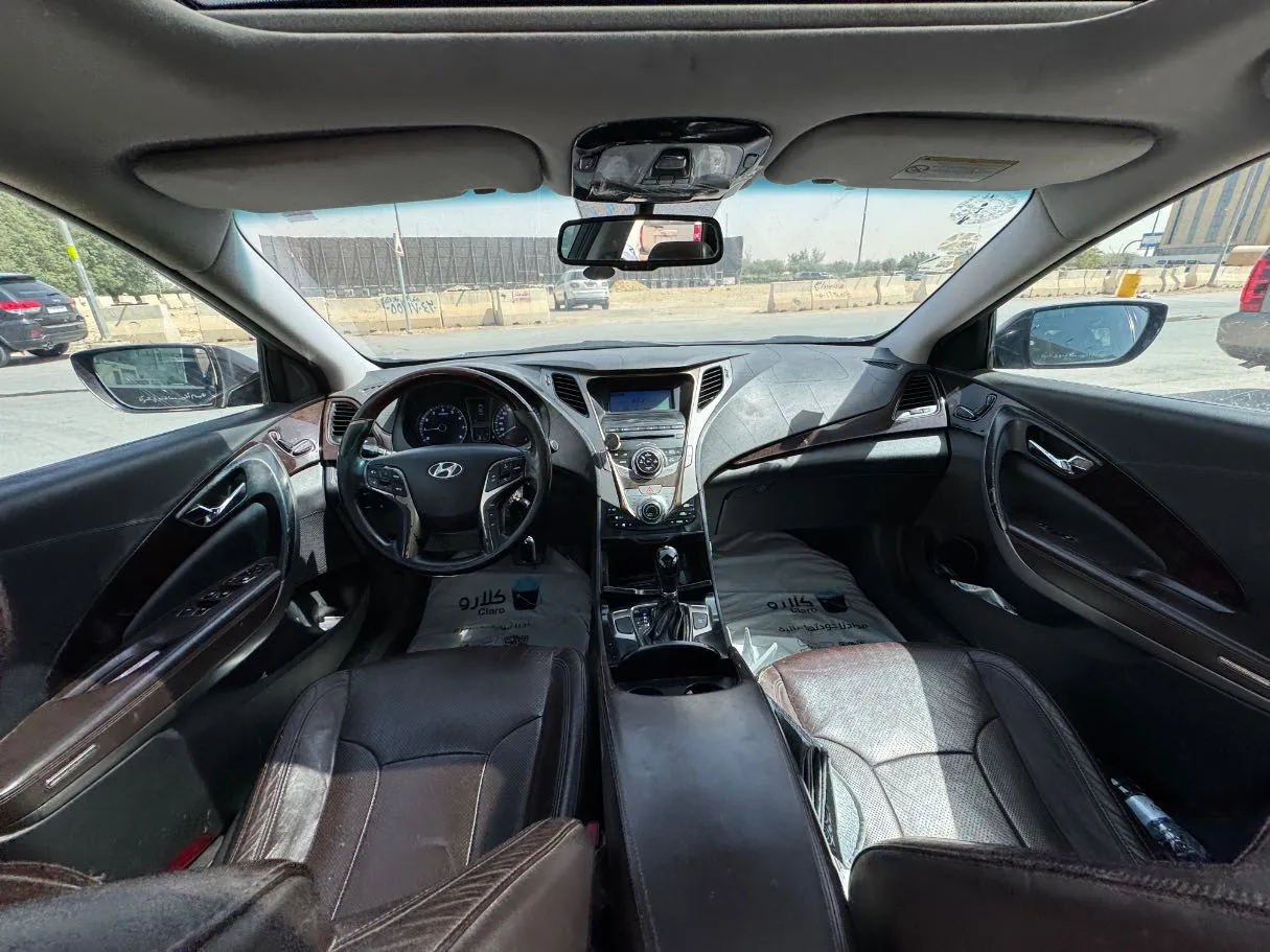 Car image 15