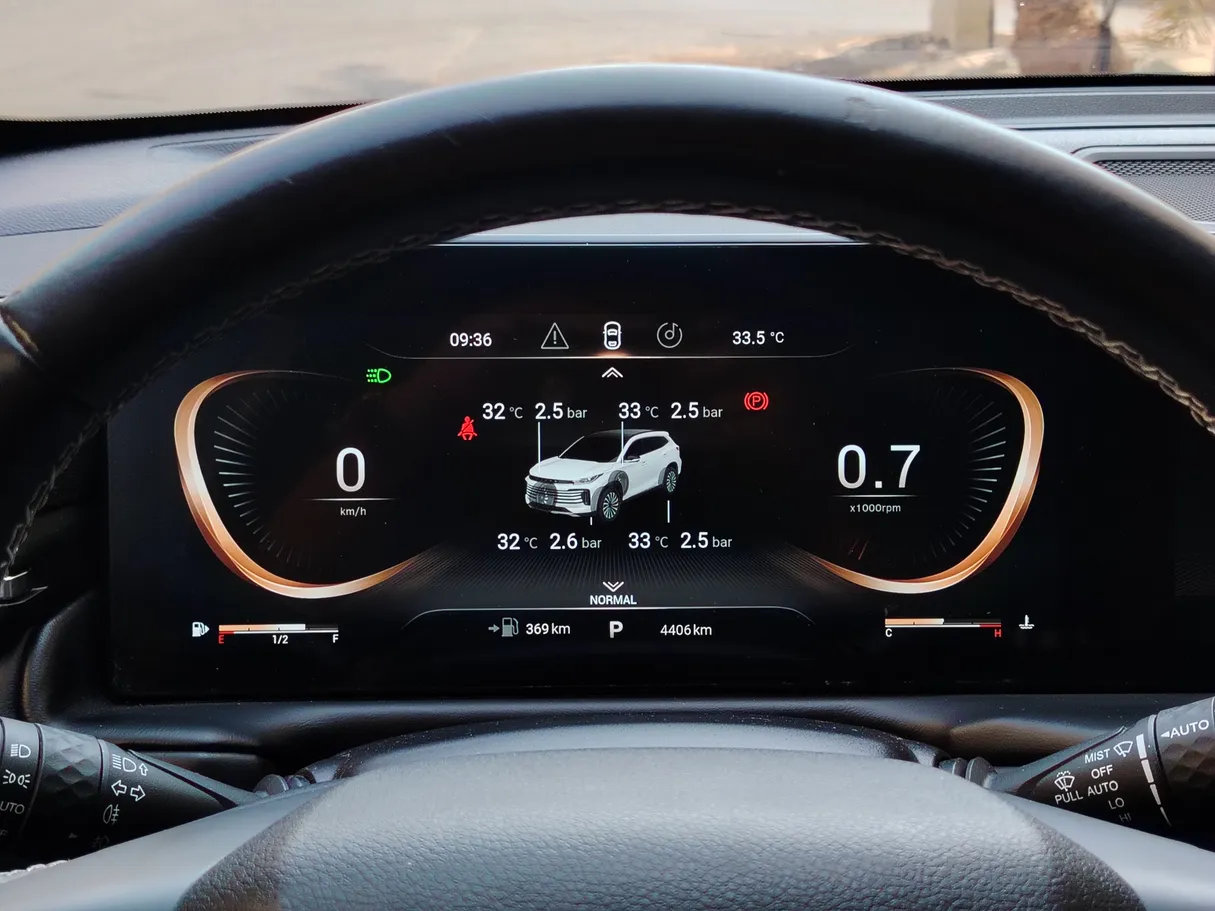 Car image 25