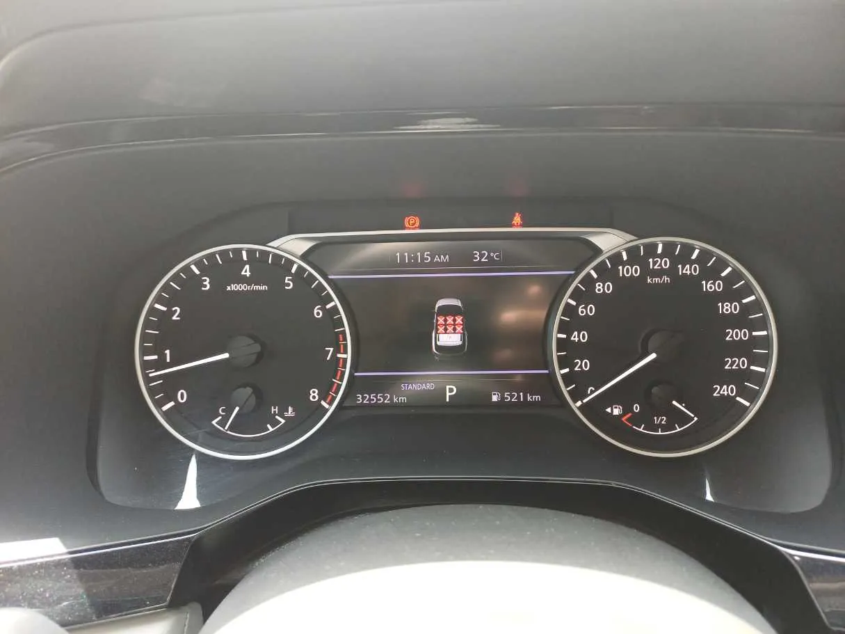 Car image 18