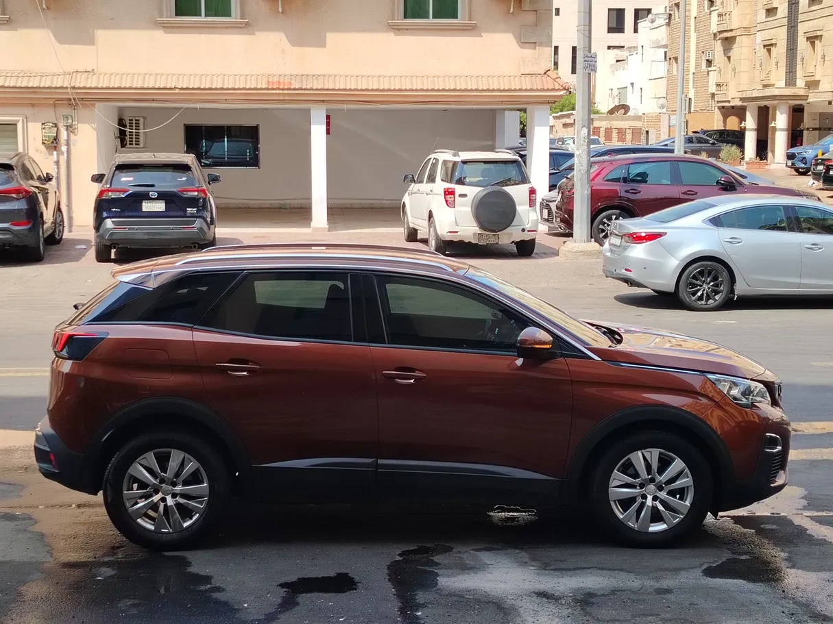 Car image 4