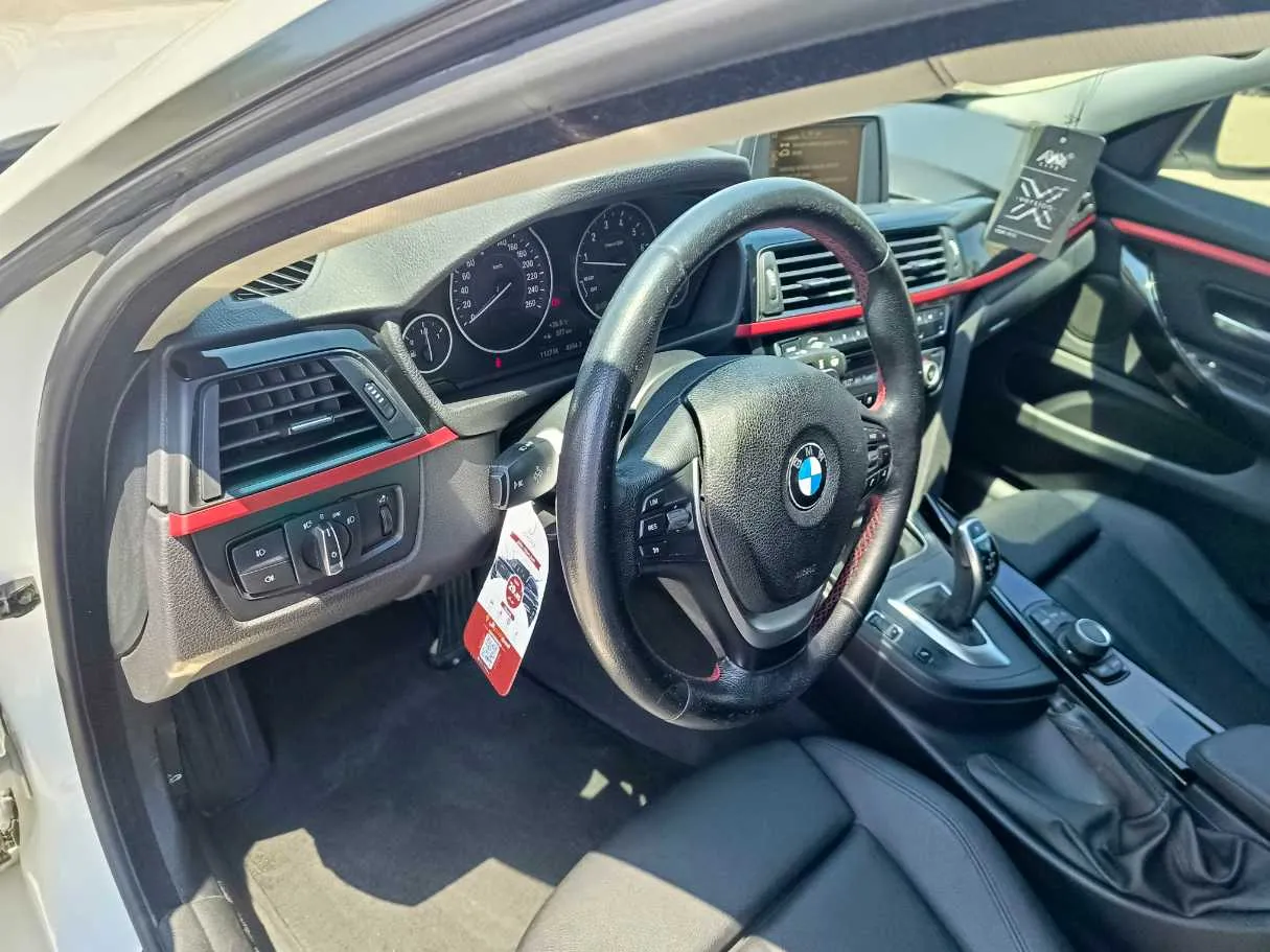 Car image 13