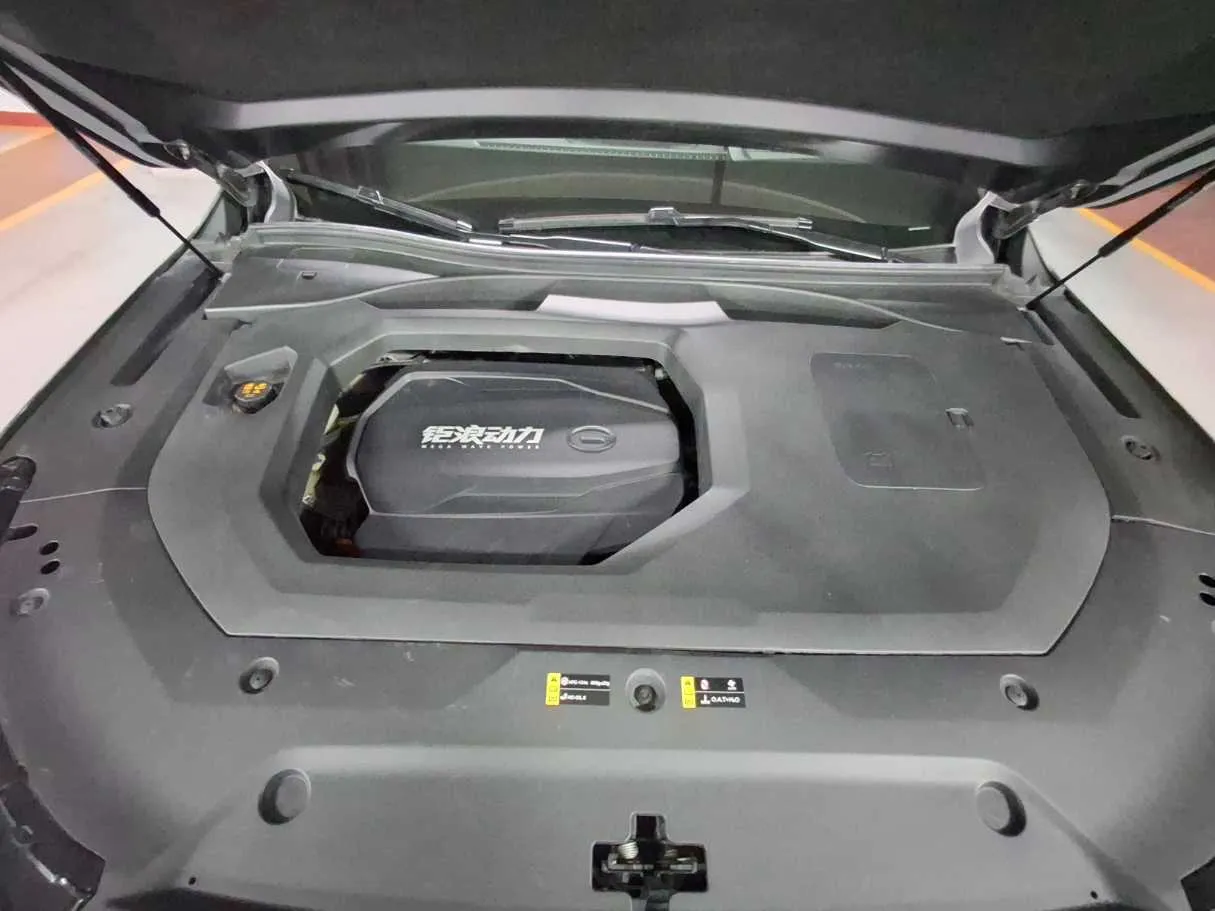 Car image 13
