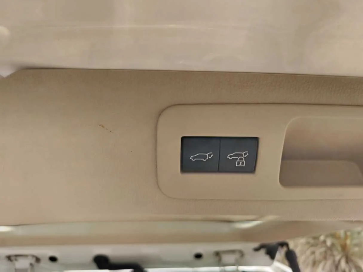 Car image 34