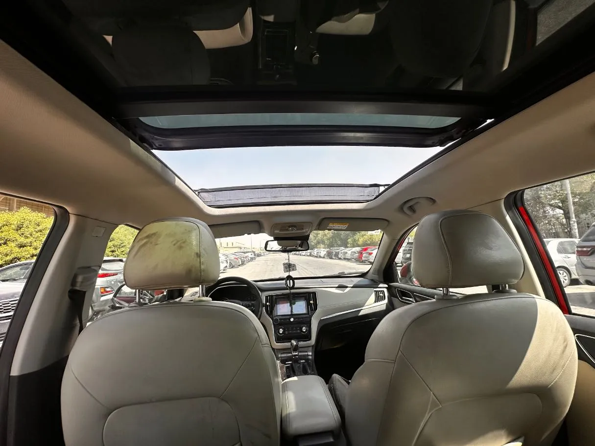 Car image 16