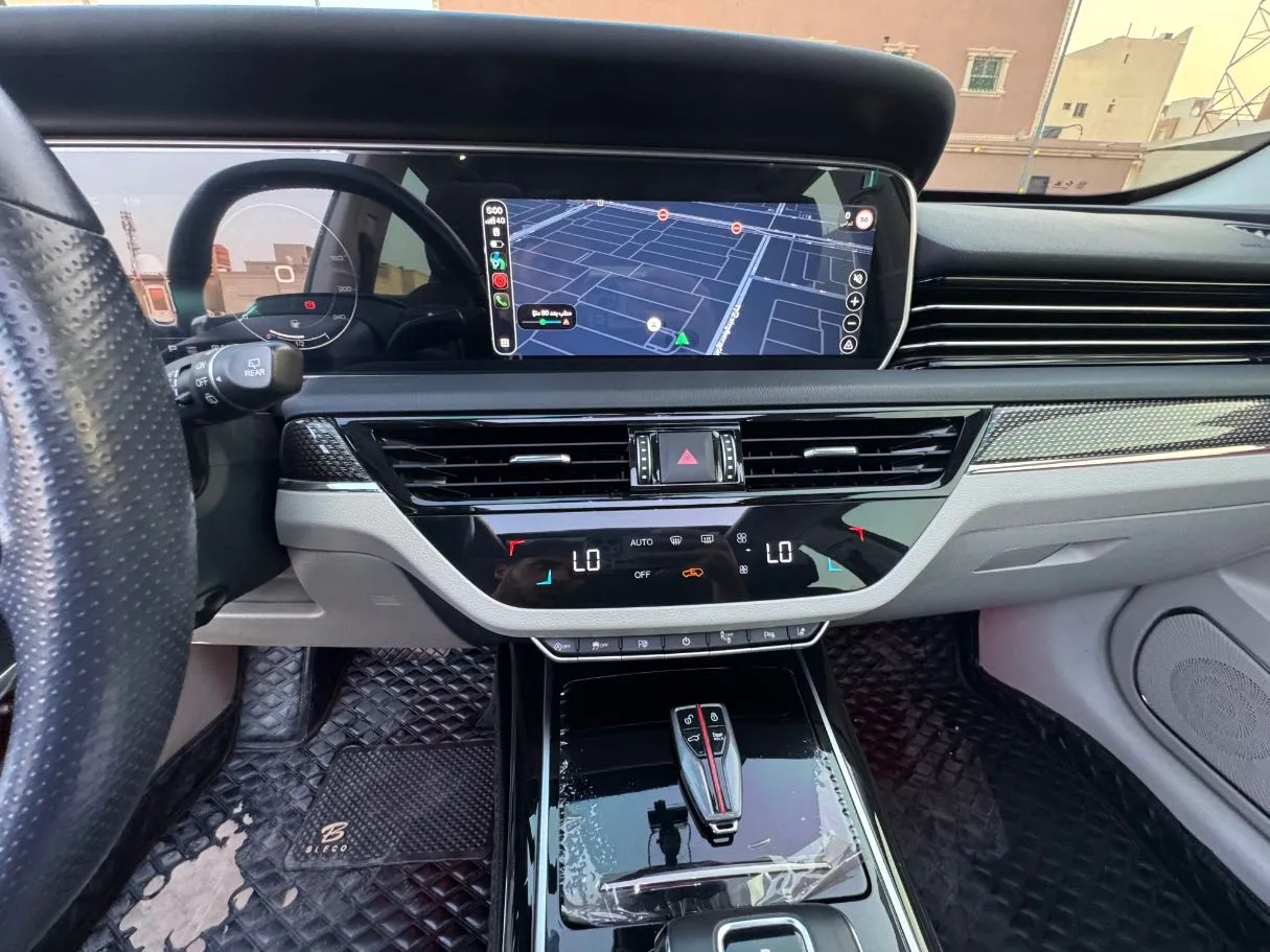 Car image 18