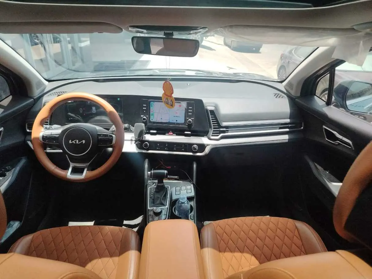 Car image 23