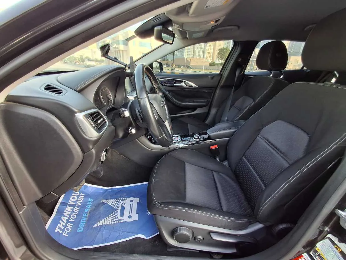 Car image 12