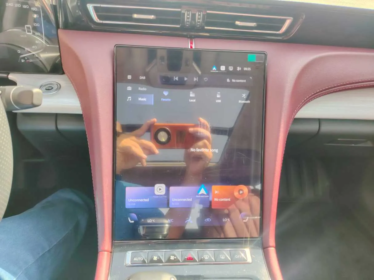 Car image 26