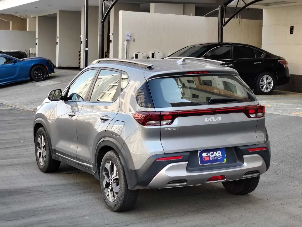 Car image 7