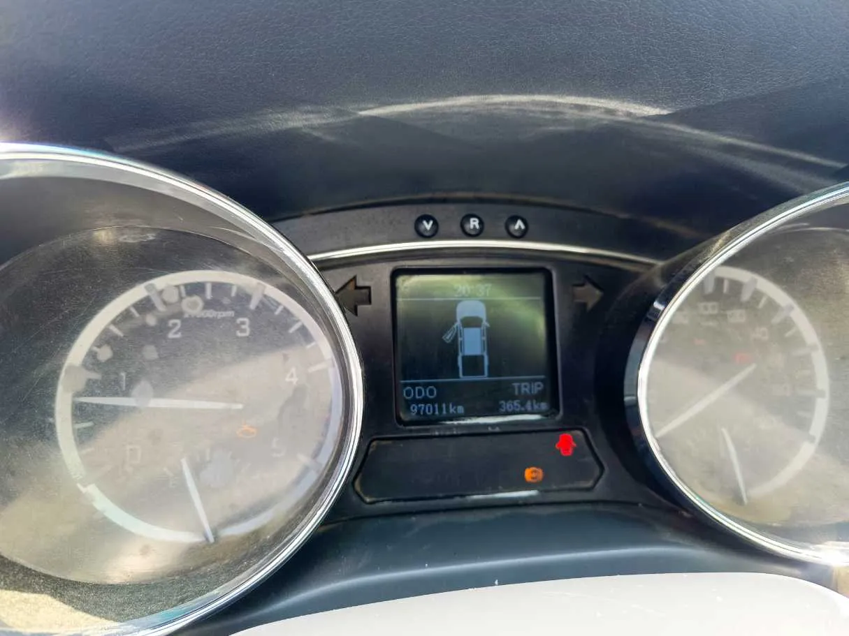 Car image 25