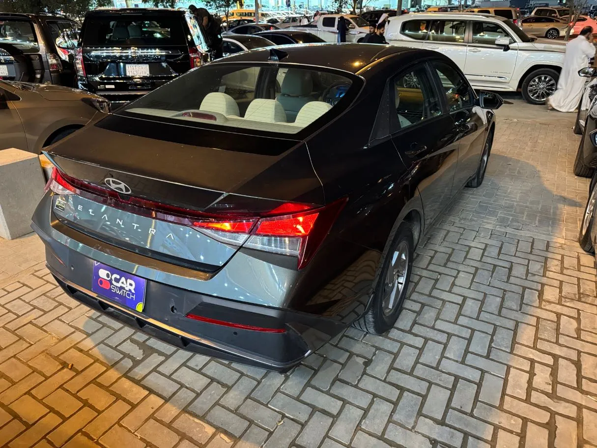 Car image 4